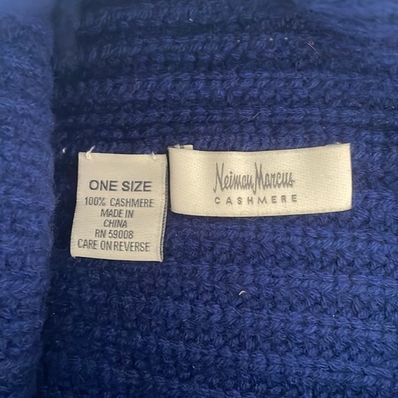 Blue cashmere hat - Picture 2 of 2